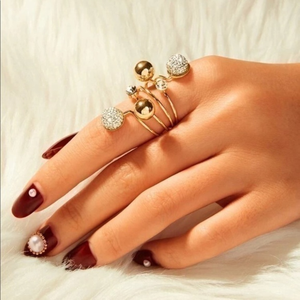 💋 NEW Spiral rhinestone statement ring